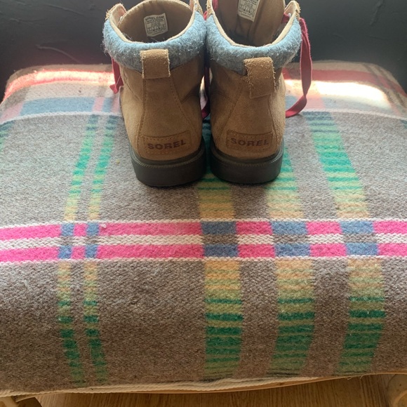 EUC - SOREL laced ankle boots , size 3 - Picture 3 of 6